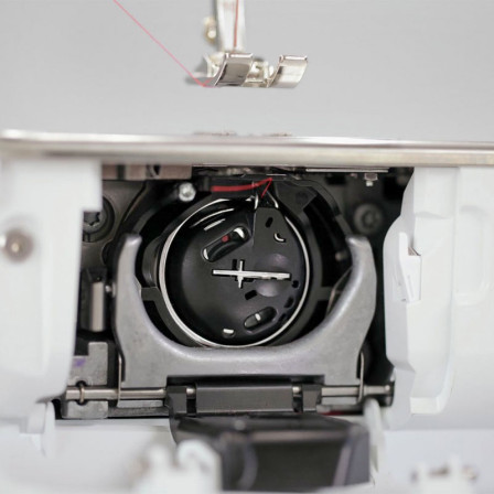 Швейно-вышивальная машина Bernina B770 QE Plus