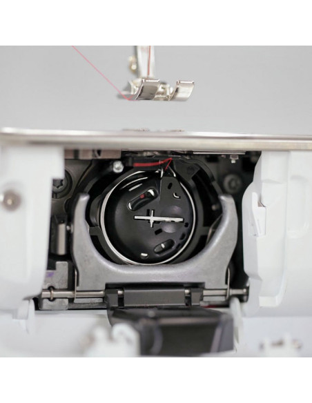 Швейно-вишивальна машина Bernina B770 QE Plus